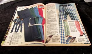 LOT OF 4 VINTAGE MONTGOMERY WARD CATALOGS 1977 1978 - CATALOGS ARE FOUR SEASONS